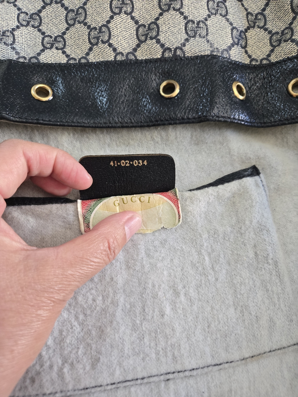 Gucci Black/Beige GG Canvas Drawstring Shoulder Bag - Picture 8 of 10
